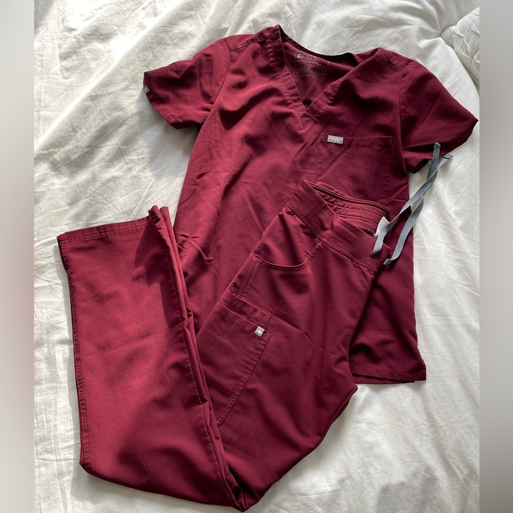 FIGS Burgundy Scrub Set